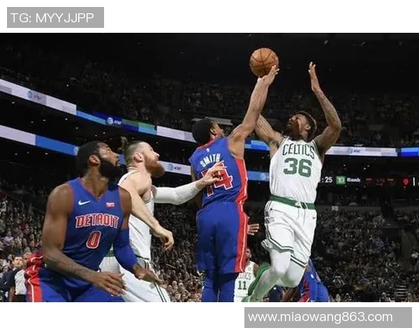 火箭队与雄鹿队今日激战正酣谁将赢得这场精彩对决